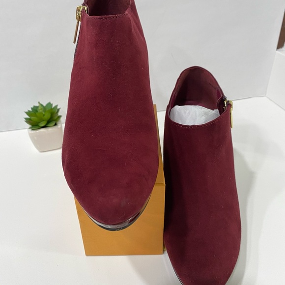 Liz Claiborne heeled Booties, used in good condition. Size 8. - Picture 3 of 7